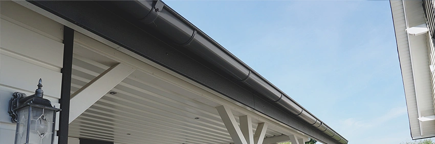 Metalldachrinne in Graphit mit Polyurethan-Beschichtung