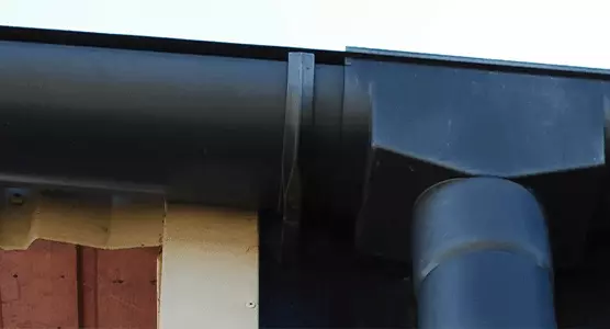 Plastmo Dachrinne im Einsatz